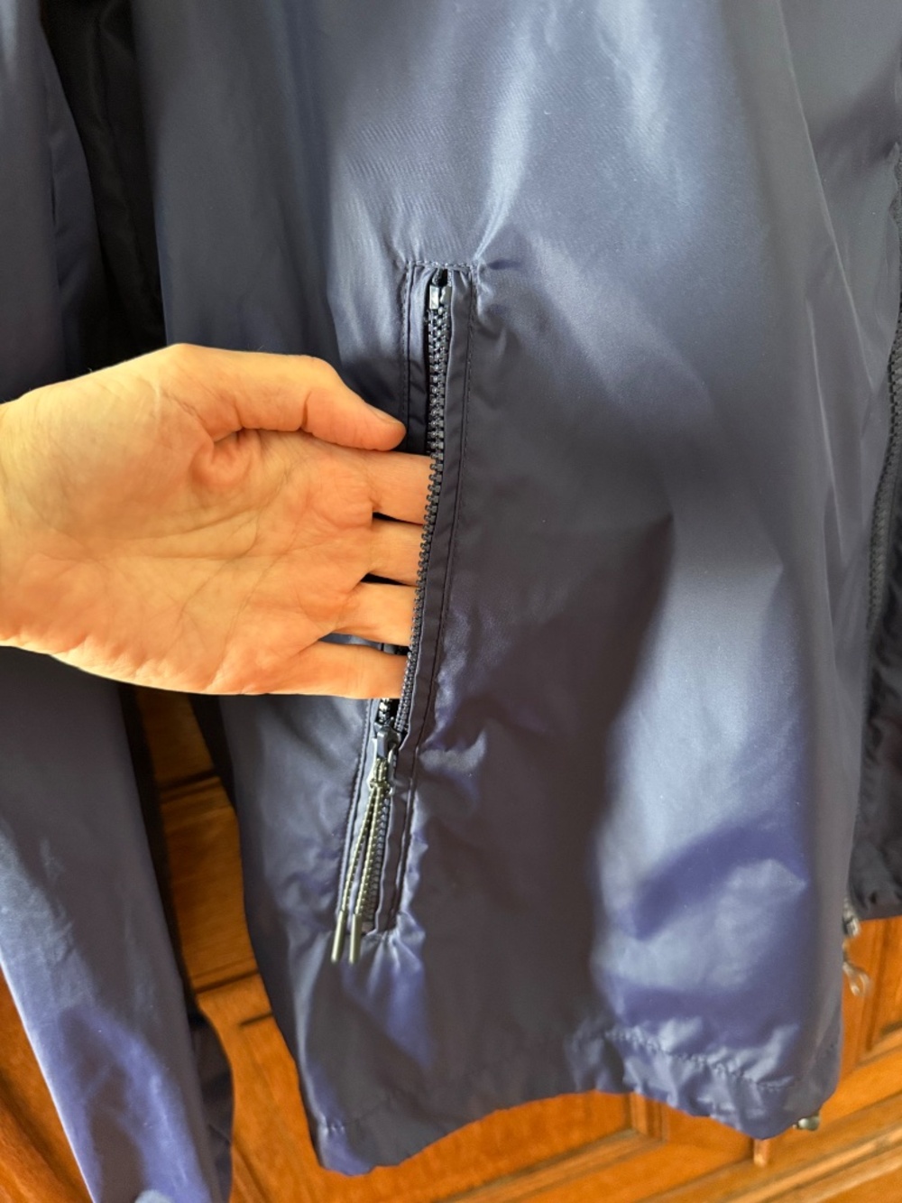 Men's Benetton Rain Defender Jacket in Navy, XXL, NWT - Picture 4 of 9
